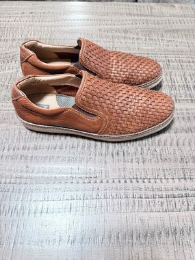 Men's Tan Woven Slip-On Loafers - Casual Comfort
